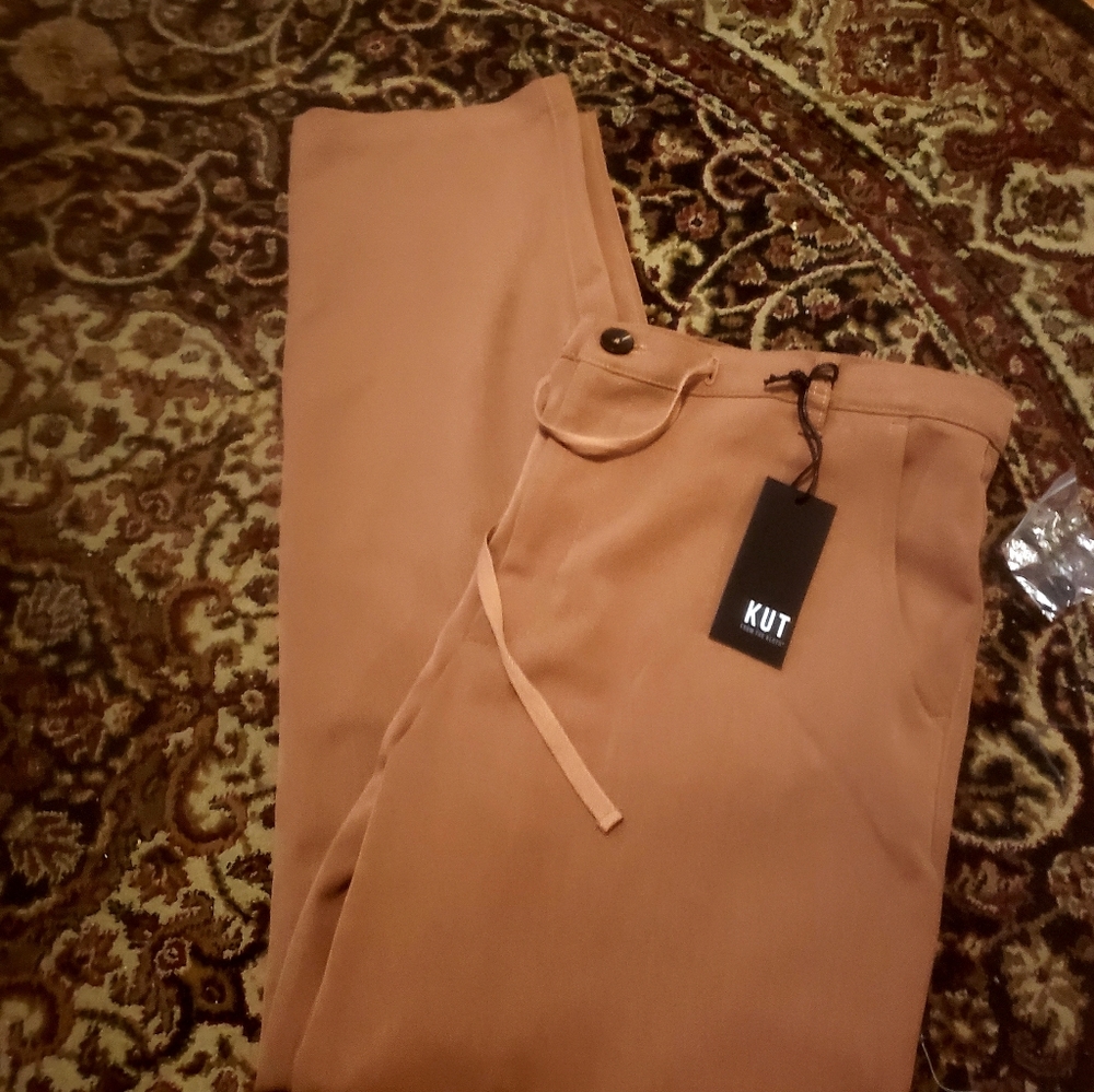 BNWT! Kut From The Kloth Tan Drawstring pant